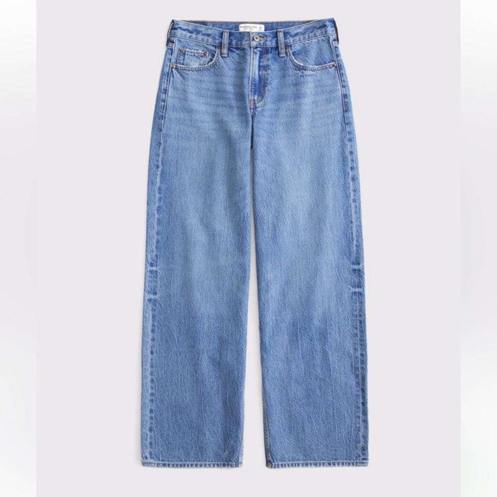 NWOT Abercrombie Curve Love Low Rise Ultra Loose Jean (Medium Wash)
